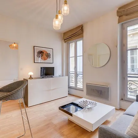 The Old School - Dans Le Triangle D'or A Daire