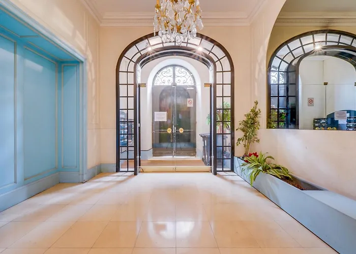 The Old School - Dans Le Triangle D'or A *